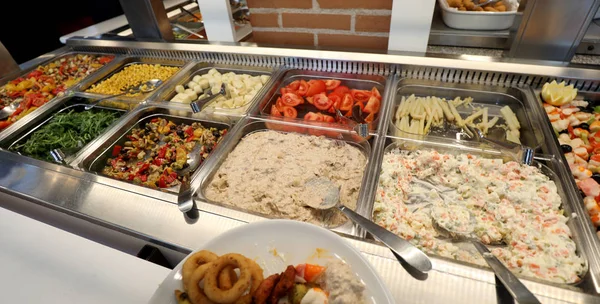 Intérieur Restaurant Self Service Avec Nombreux Aliments Crus Cuits — Photo
