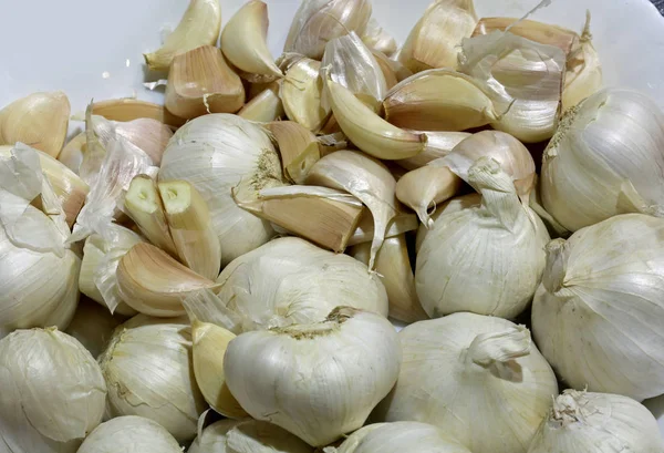 Viele Zwiebeln Und Knoblauchzehen Aus Biologischem Anbau Zum Verkauf Auf — Stockfoto