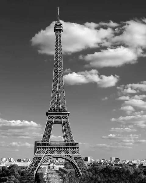 Torre Eiffel Símbolo París Francia Blanco Negro Con Muchas Nubes — Foto de Stock
