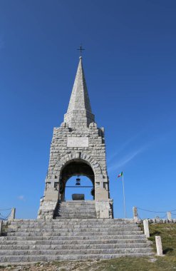 Monte Cimone şapelimiz Cimone denilen İtalya üzerinde askerlere Savaş Anıtı anma törenine düşmüş