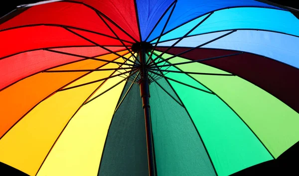 Bunter Geöffneter Regenschirm Mit Vielen Farben — Stockfoto