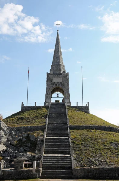 Denkmal Für Die Krieg Gefallenen Soldaten Auf Dem Monte Cimone — Stockfoto