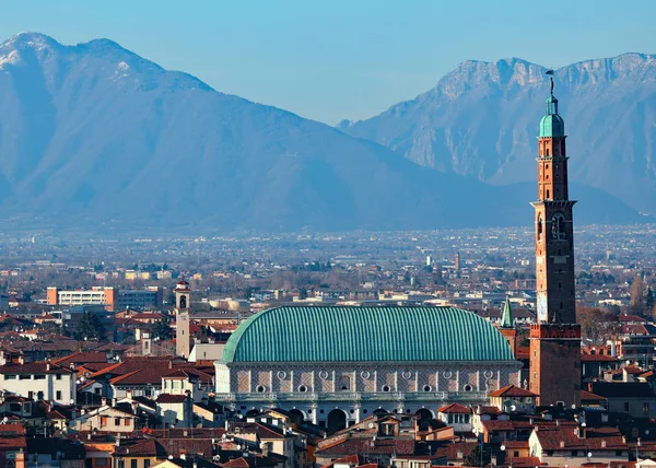 Panoramiczny Widok Miasto Vicenza Włoszech Słynnego Pomnika Nazwie Basilica Palladiana — Zdjęcie stockowe