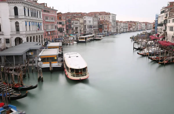 Passagier Boot Genaamd Vaporetto Grote Waterweg Genaamd Canal Grande Venetië — Stockfoto