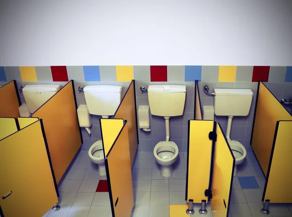 Toilette Eines Kindergartens Ohne Kinder Mit Altem Tönungseffekt — Stockfoto