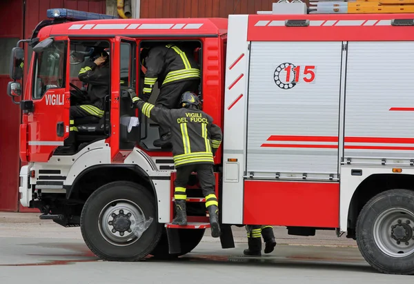 Rome Italy May 2018 Fire Truck Talian Firefighters Uniform Fire — Stock Photo, Image