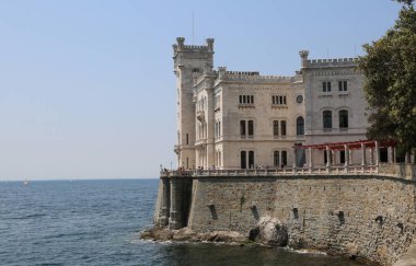 Trieste, Ts, İtalya - 3 Haziran 2017: Miramare kale inşa edildi Habsburg House emriyle Ferdinand Maximilian
