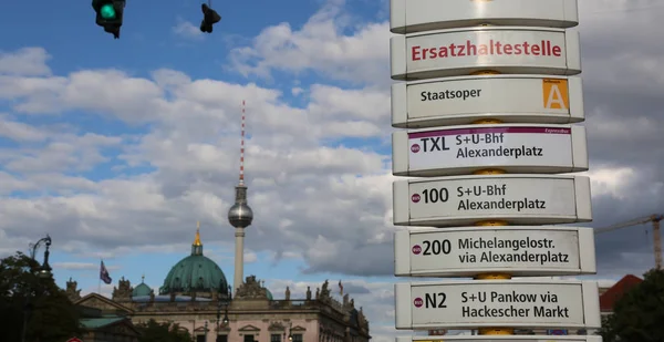 Berlin Germany August 2017 Bus Stop Tower Background — Stock Photo, Image