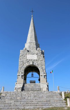Monte Cimone İtalya savaş, İtalyan düşmüş asker anıt anıt Ossario del Cimone denilen