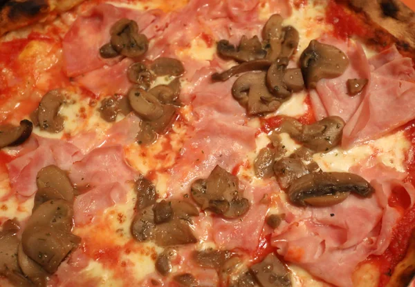 Fondo Pizza Con Funghi Prosciutto Mozzarella Pomodoro — Foto Stock