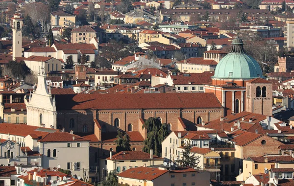 イタリアのヴィチェンツァ市の大聖堂ドゥオーモに呼び出されます — ストック写真