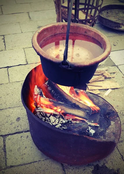 Old Copper Cauldron Fire Made Burning Woods Boiling Water Toned — Stock Photo, Image