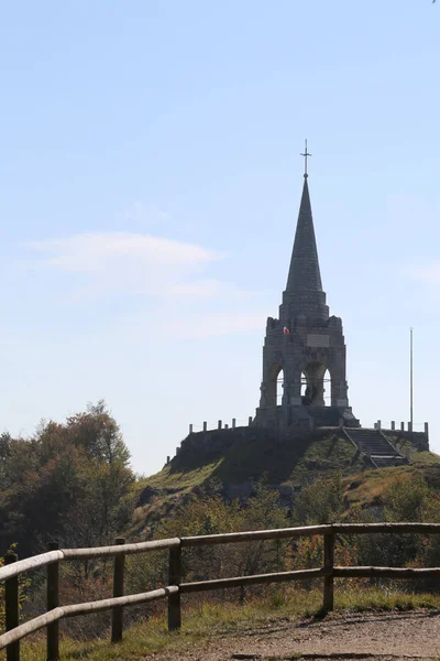 Altes Denkmal Für Gefallene Soldaten Krieg Auf Dem Berg Cimone — Stockfoto
