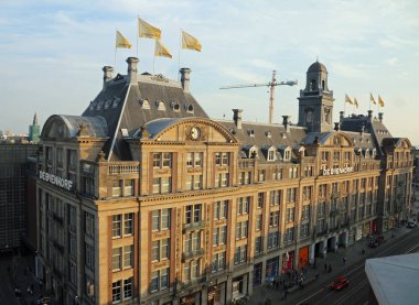 Amsterdam, Hollanda - 22 Ağustos 2017: bijenkorf şehir merkezinde, eski bina