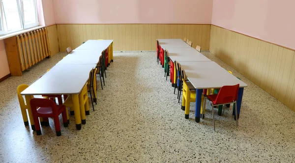 Großer Kinderzimmer Als Mensa Mit Tischen Und Stühlen Ohne Kinder — Stockfoto