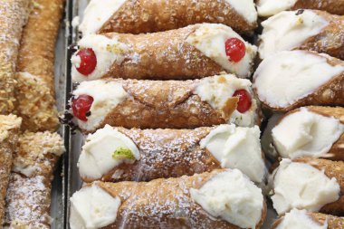 Cannoli Siciliani İtalyanca dil denilen dolma hamur işleri arka plan vardır Sicilya geleneğin tipik tatlılar