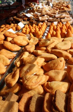 Satılık birçok İtalyan gıda Arancini veya Panzerotti olarak