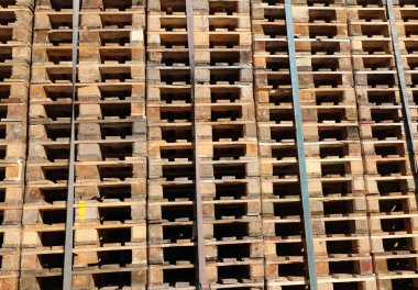 birçok ahşap palet taşıması malların için arka plan