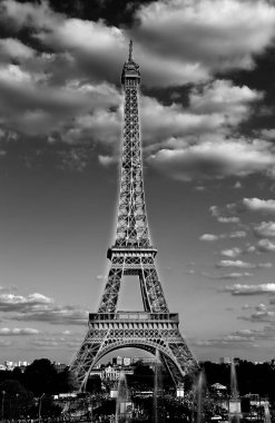 Fransa Paris'te Eyfel Kulesi Tour Eiffel sembolü siyah beyaz etkisi