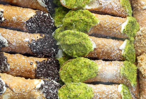 Många Siciliansk Cannoli Fylld Med Choklad Eller Pistage Grön Till — Stockfoto