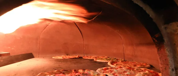 Backofen Der Italienischen Pizzeria Mit Pizzen Kochen — Stockfoto