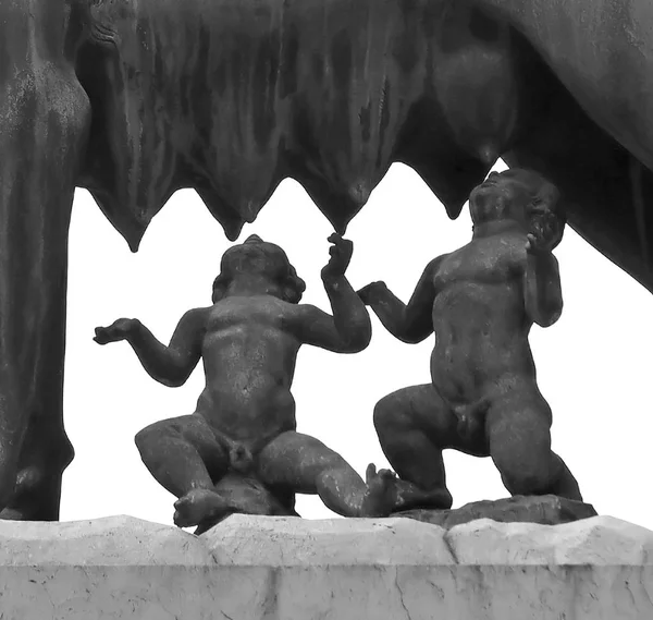 Romulus en Remus kinderen in Rome Italië — Stockfoto