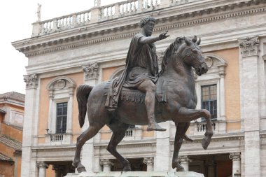 eski atlı heykeli Marcus Aurelius Roma bir heykeli vardır 