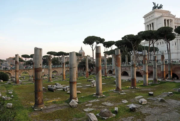 Columns of Market of Trajan in Rome Italy — Stock Photo, Image