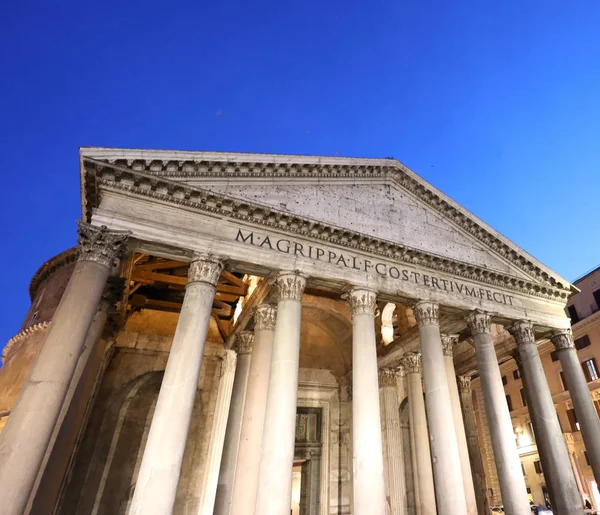 Oude tempel genaamd Pantheon in het centrum van Rome in Italië — Stockfoto