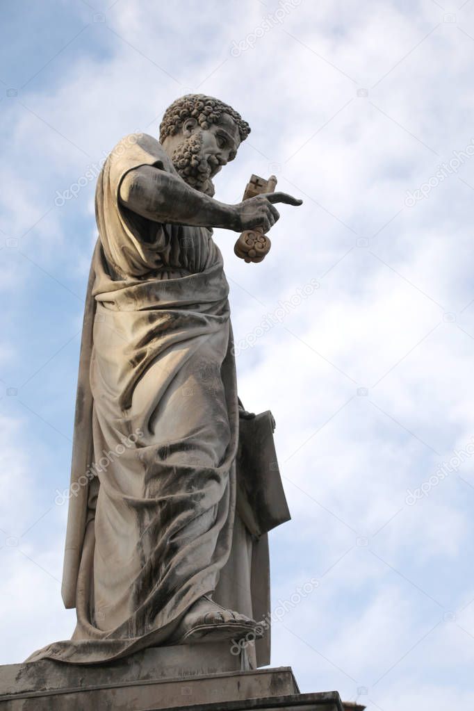 majestic statue of Saint Peter with a long beard and keys in the