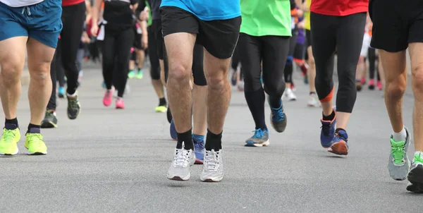 Lábát a verseny maratoni futók — Stock Fotó