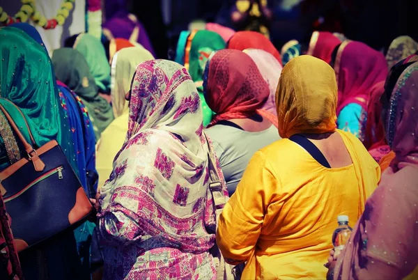 シーク教の女性宗教パレード中にベール — ストック写真