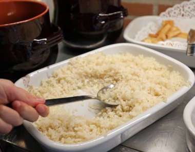 Self servis restoran çok çiğ ve pişmiş gıdalar ile