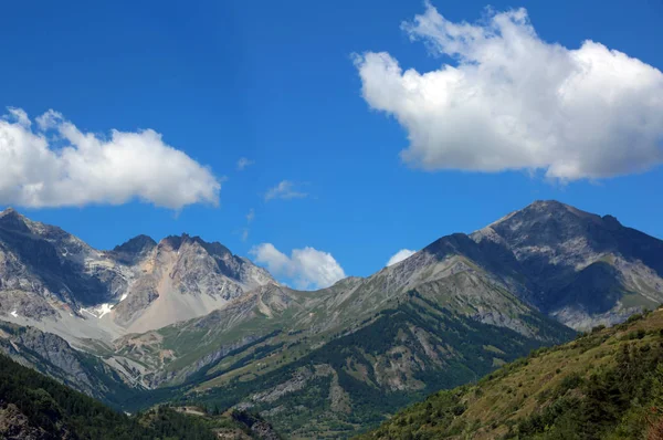Гора Альп на границе Италии и Франции — стоковое фото