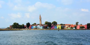 Venedik Lagünü Veni yakınındaki Burano Adası boyalı evleri