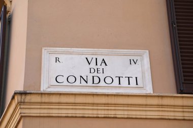 Via dei Condotti Roma İtalya sokak adı