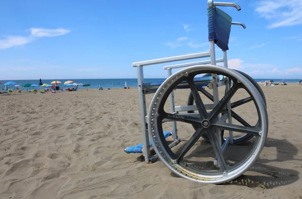 Wheelchair in the sandy beach — Stock Photo, Image