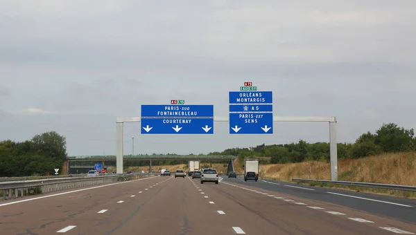 Traffic signal to go to Paris on the motorway — Stock Photo, Image