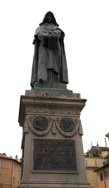 Statua Giordano Bruno, włoski dominikanin, znana Witam — Zdjęcie stockowe