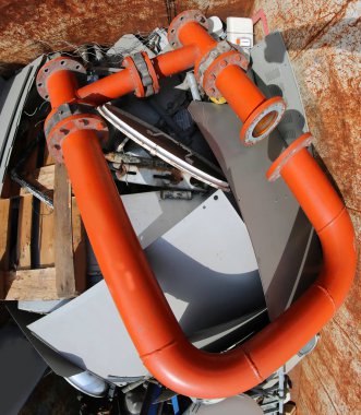 Turuncu borusu çöpe