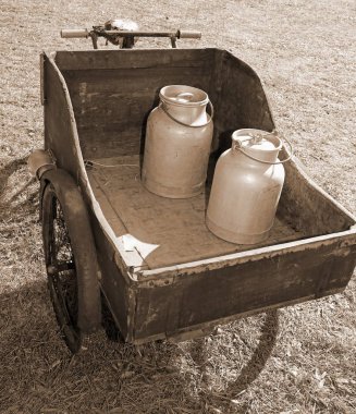 süt CA taşınması için sütçü tarafından kullanılan Antik Bisiklet