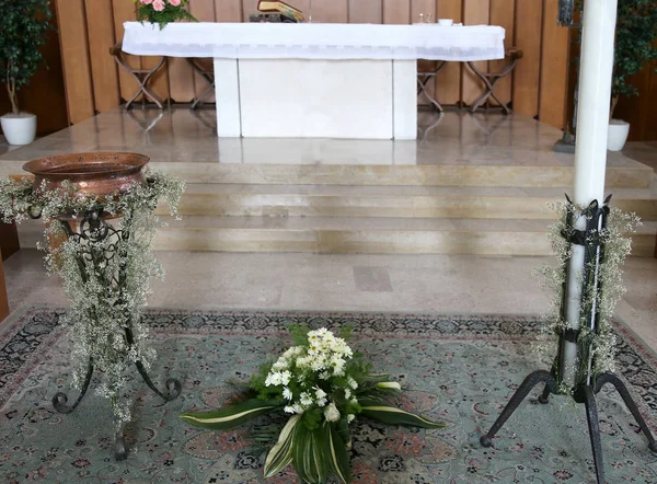 Altar of the Christian church with the baptismal font — Stock Photo, Image