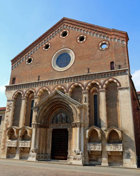Saint Lawrence-kyrkan i den historiska staden Vicenza — Stockfoto