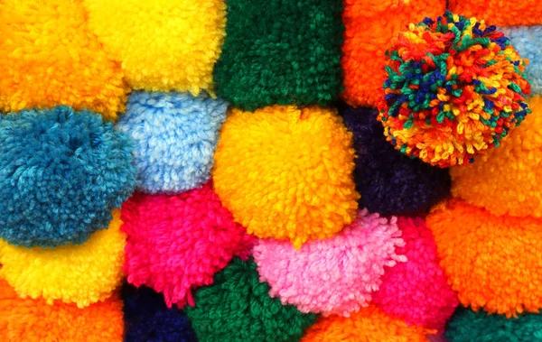 Ponpon di lana molto morbido e colorato — Foto Stock