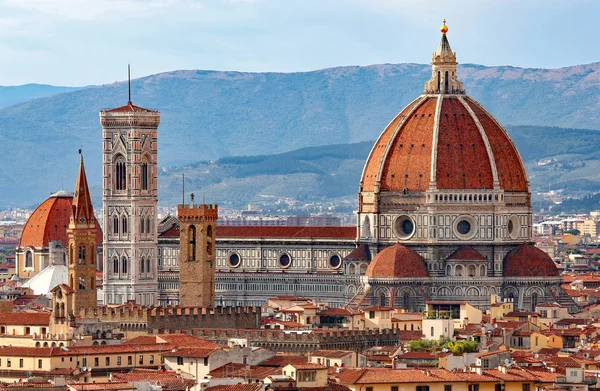 Floransa İtalya katedral büyük kubbe ile — Stok fotoğraf