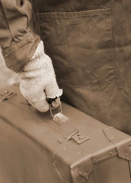 Immigrant with old leather suitcase with toned speia effect — Stock Photo, Image