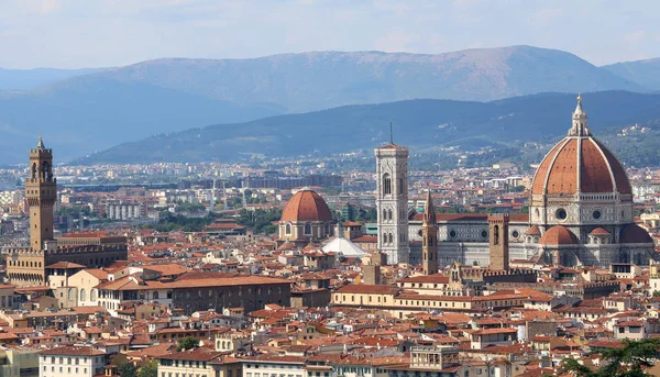 Dome çan kulesi ile Floransa panoramik görünümü — Stok fotoğraf