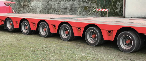 Truck with six pairs of wheels for exceptional transport — Stock Photo, Image