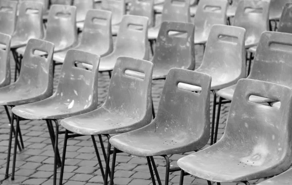 Muitas cadeiras sem pessoas — Fotografia de Stock