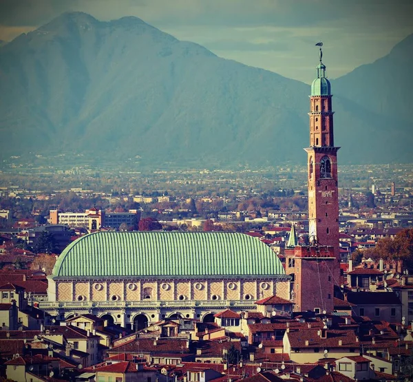 Vicenza we Włoszech i pomnik zwany Basilica Palladiana WIT — Zdjęcie stockowe